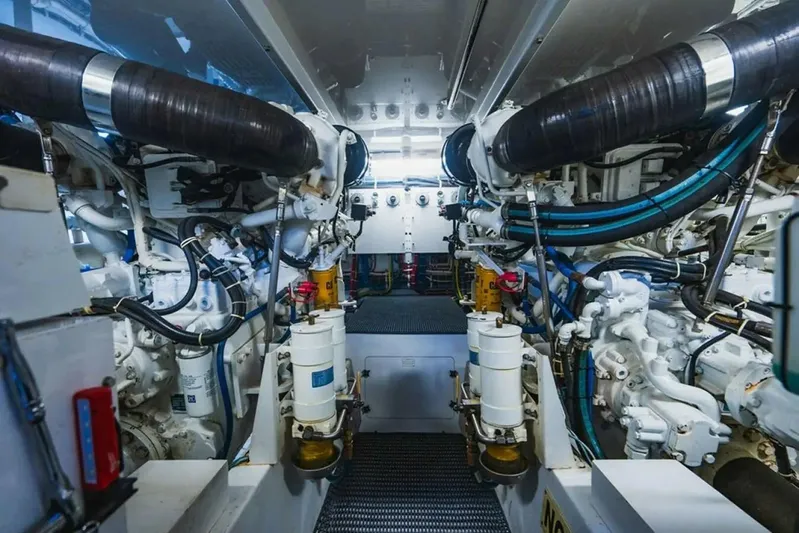 Into The Blue Yacht Photos Pics 2008-Hatteras-64-Motor-Yacht