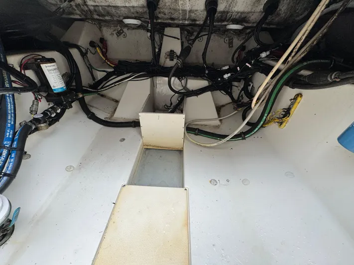  Yacht Photos Pics 2010 Hydra-Sports 3500 VX boat interior wiring and components view.