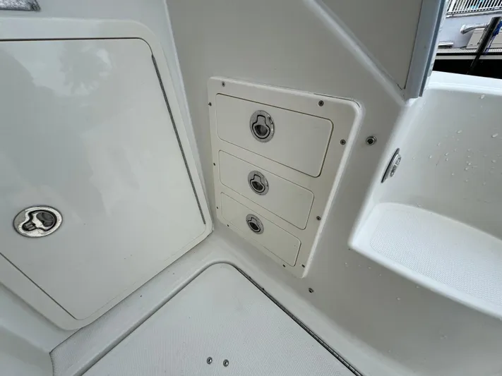  Yacht Photos Pics 2010 Hydra-Sports 3500 VX boat interior storage compartments and seating area.