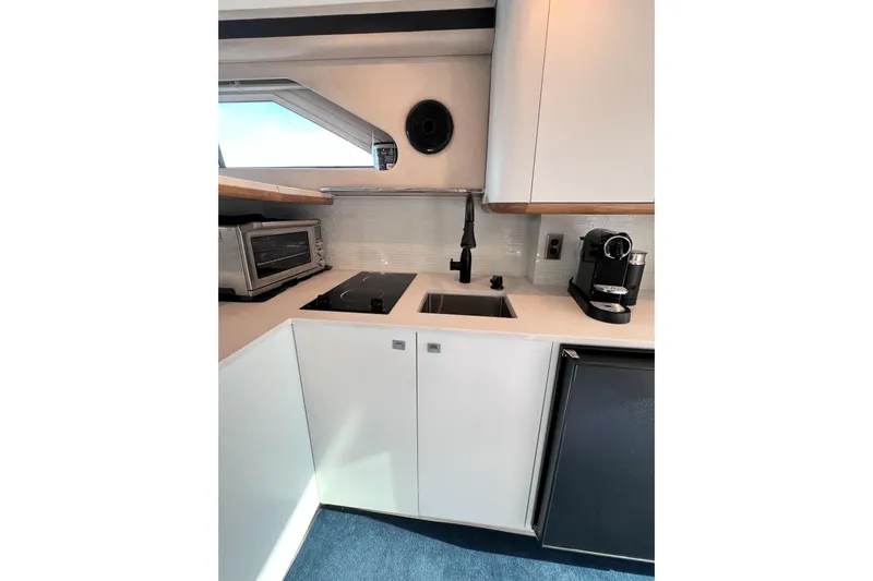 Rising Tide Yacht Photos Pics 1996 Sea Ray 400 Sedan Bridge kitchen with modern appliances and sleek design.