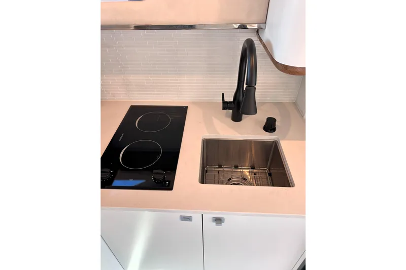 Rising Tide Yacht Photos Pics Modern kitchen area in 1996 Sea Ray 400 Sedan Bridge yacht.