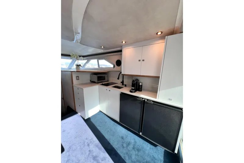 Rising Tide Yacht Photos Pics Interior of 1996 Sea Ray 400 Sedan Bridge yacht kitchen with modern appliances.