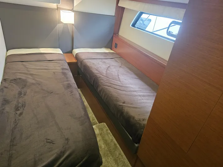 Yes Yacht Photos Pics Twin beds in a 2016 Prestige 500 S yacht cabin, featuring modern design and cozy lighting.