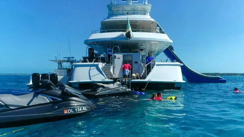 At Last Yacht Photos Pics 1990-Heesen-Yachts-145