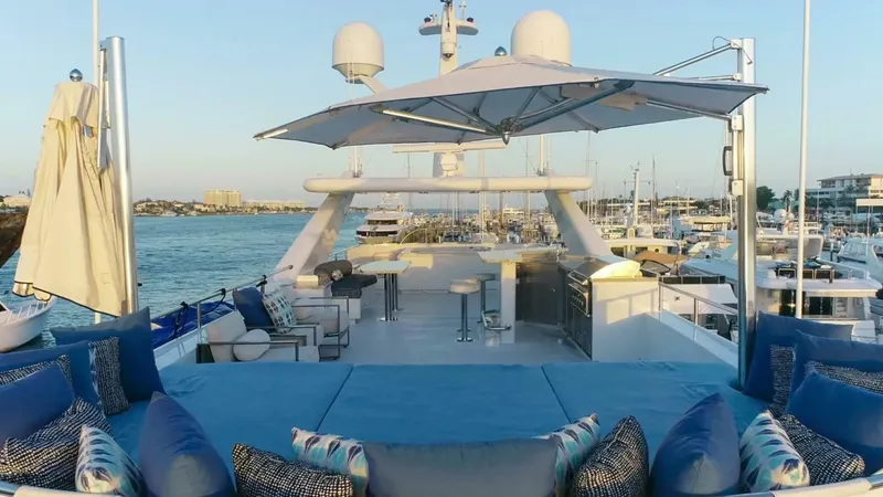 At Last Yacht Photos Pics 1990-Heesen-Yachts-145