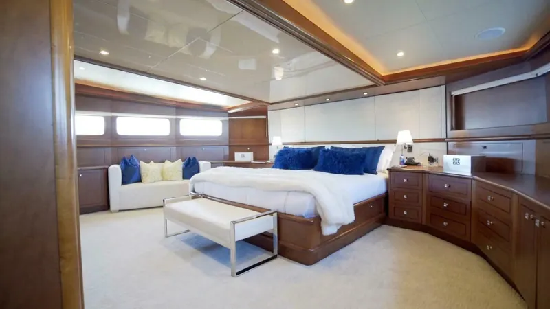 At Last Yacht Photos Pics 1990-Heesen-Yachts-145