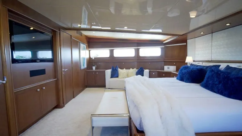 At Last Yacht Photos Pics 1990-Heesen-Yachts-145