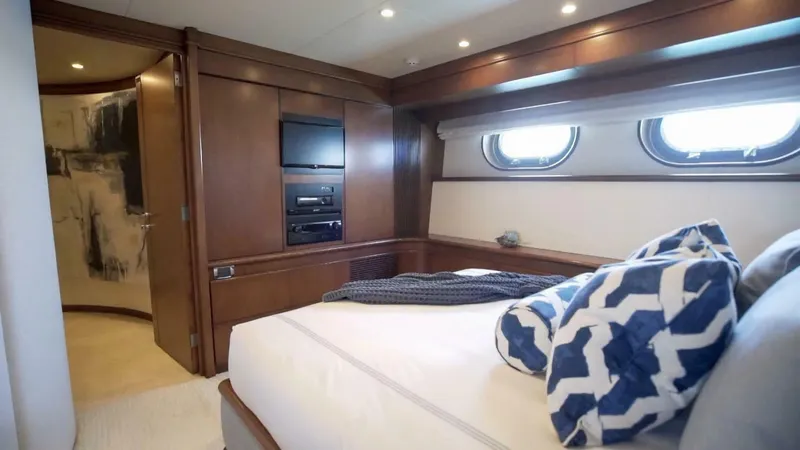 At Last Yacht Photos Pics 1990-Heesen-Yachts-145