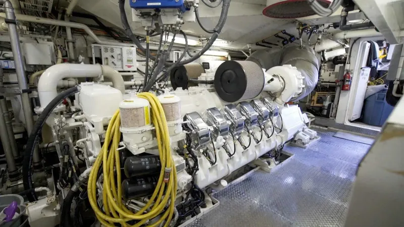 At Last Yacht Photos Pics 1990-Heesen-Yachts-145