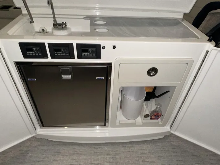 Sapphire Yacht Photos Pics 