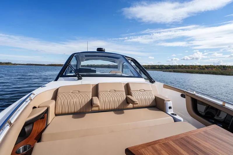  Yacht Photos Pics 2023 Sea Ray Sundancer 370 Outboard on calm water, featuring luxurious seating and clear skies.