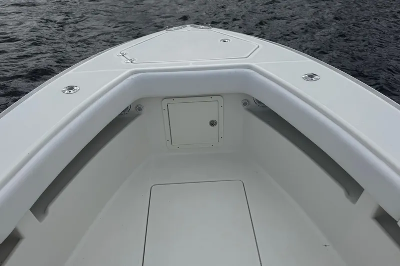  Yacht Photos Pics 2013 SeaVee 320B boat bow, featuring sleek white design on calm water.