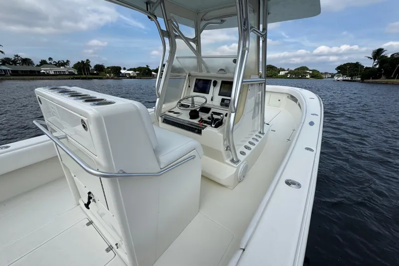  Yacht Photos Pics 2013 SeaVee 320B boat with sleek console design on calm waters.