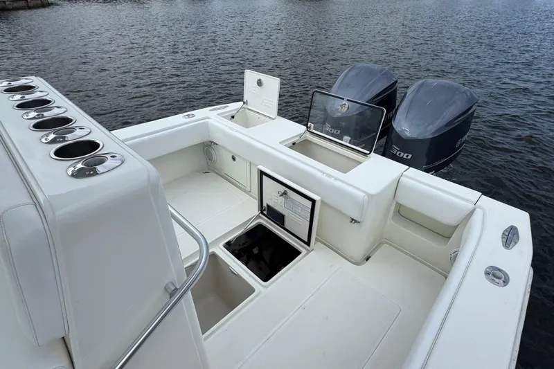  Yacht Photos Pics 2013 SeaVee 320B boat with twin engines and spacious deck on the water.