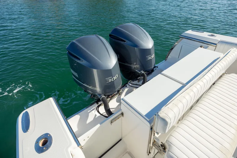 Seachosis Yacht Photos Pics 2014 Southport 29TE boat with twin 300 horsepower engines on calm water.