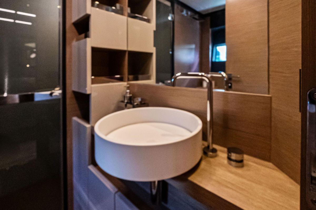 2019 Ferretti Yachts 78 