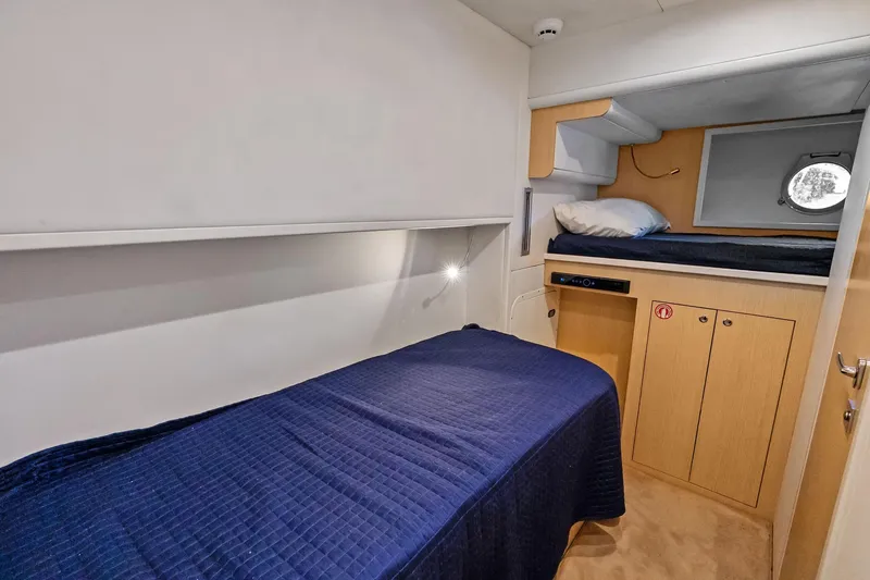 Sunsation Yacht Photos Pics Interior cabin of 2019 Ferretti Yachts 780 with twin beds and modern design.