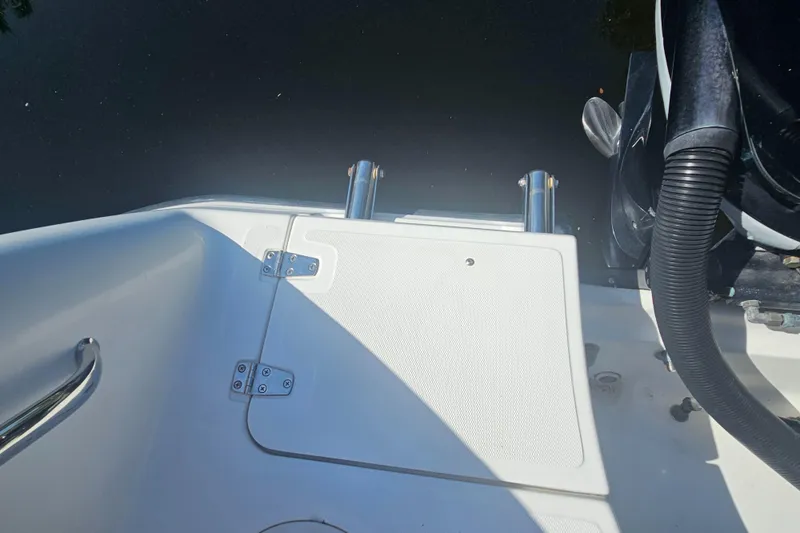  Yacht Photos Pics 2005 Boston Whaler 305 Conquest swim platform with ladder and motor detail.