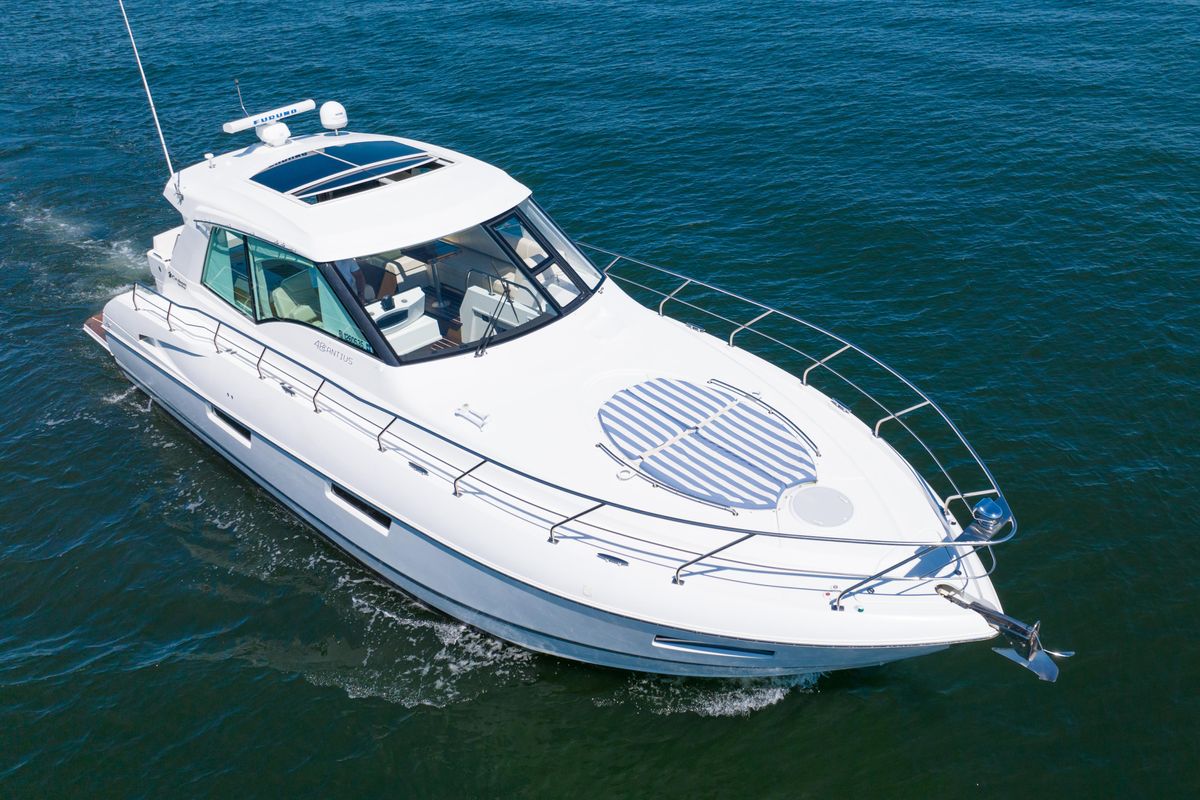 2013 Cruisers Yachts 48 