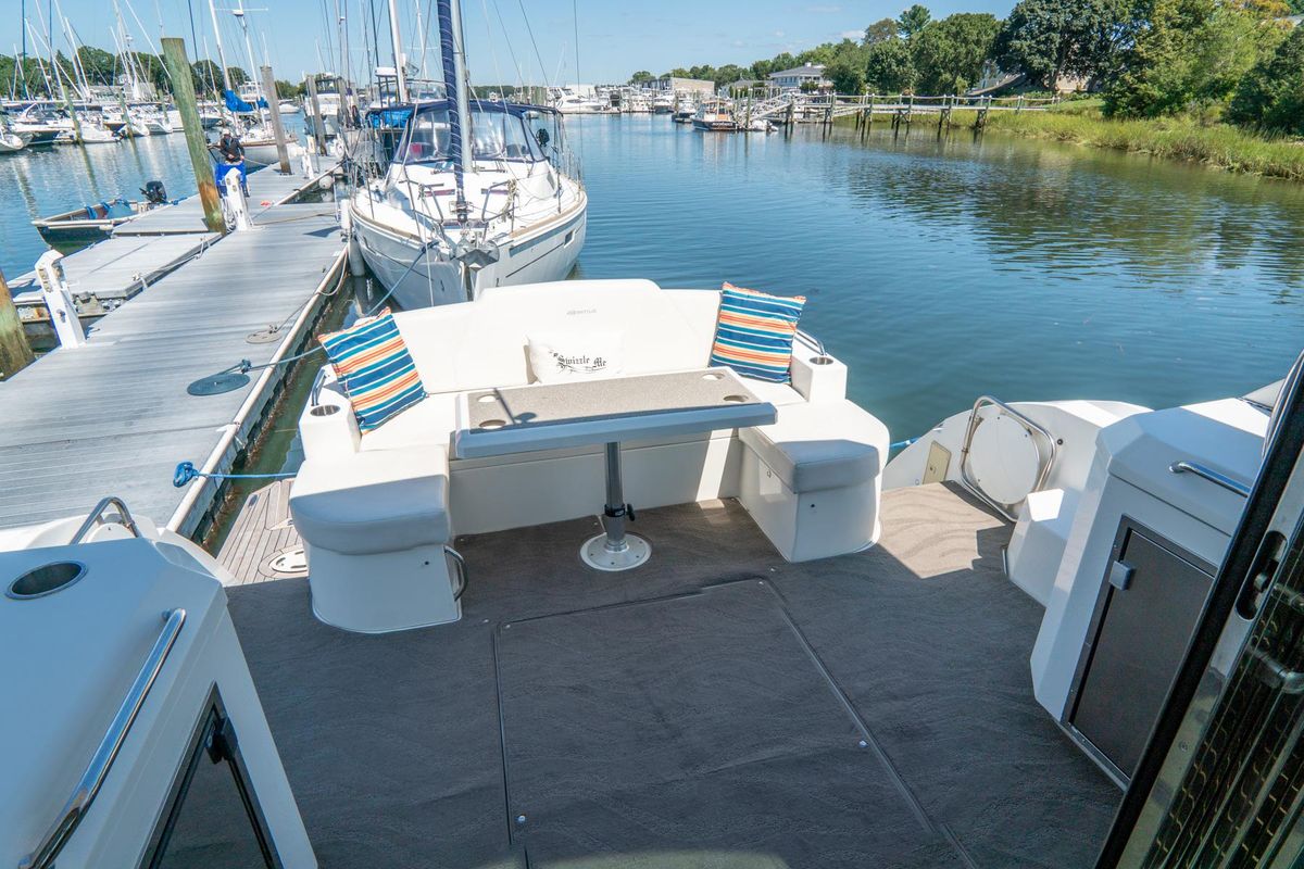 2013 Cruisers Yachts 48 