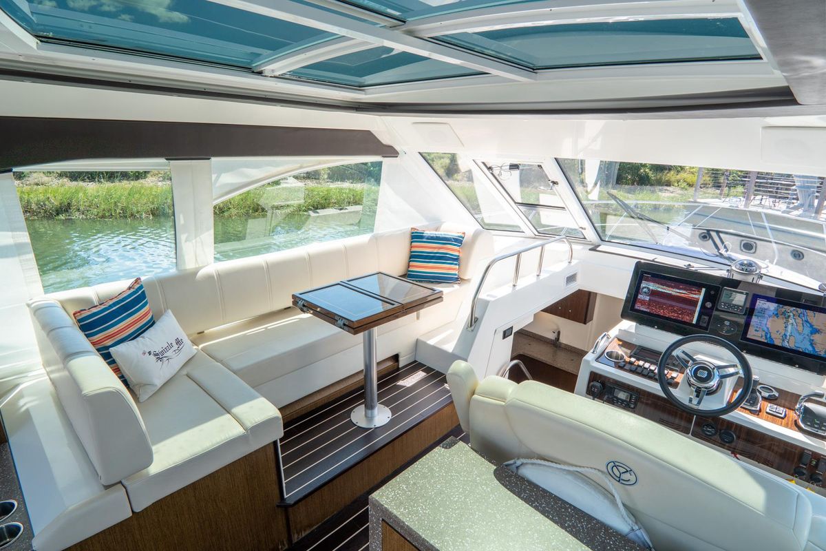 2013 Cruisers Yachts 48 