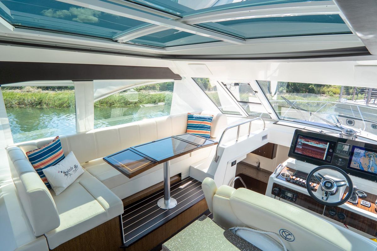 2013 Cruisers Yachts 48 