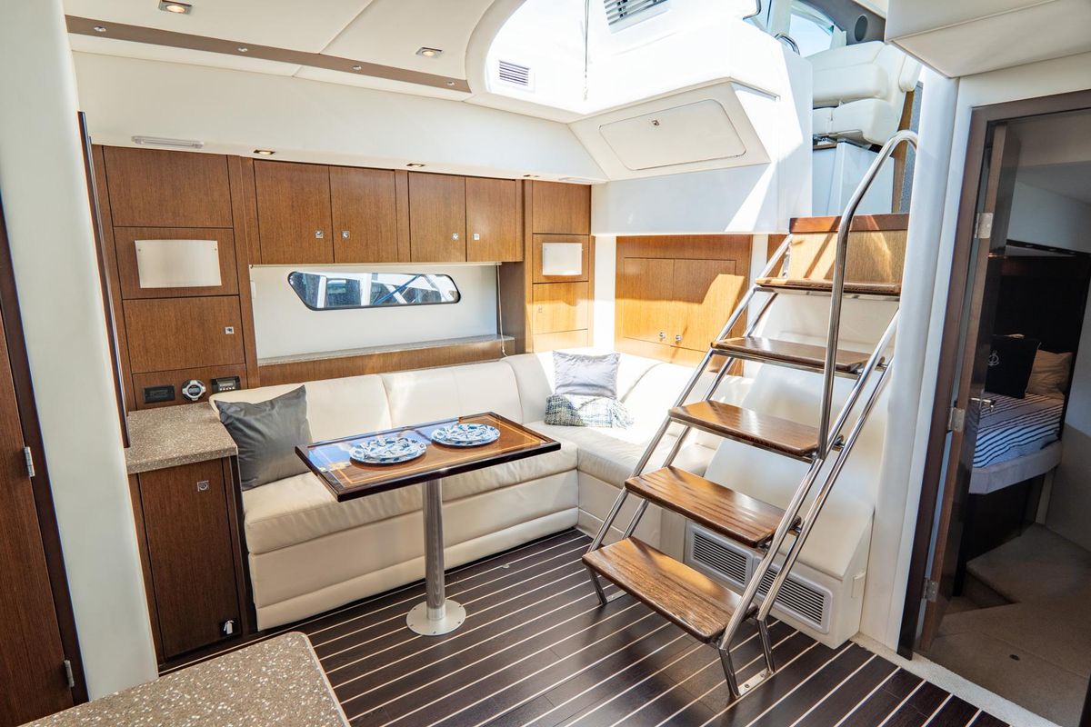 2013 Cruisers Yachts 48 