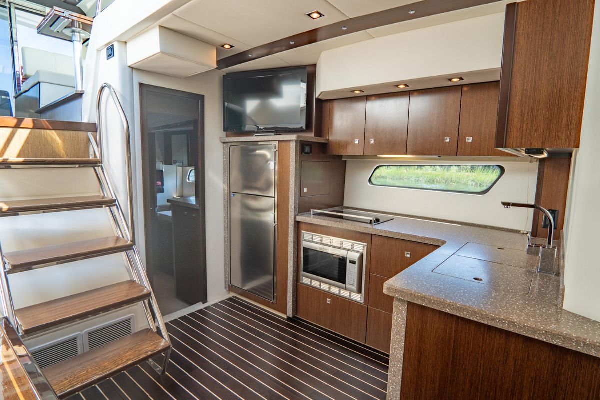 2013 Cruisers Yachts 48 