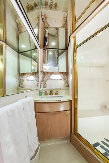 Mary Beth Yacht Photos Pics Guest Head