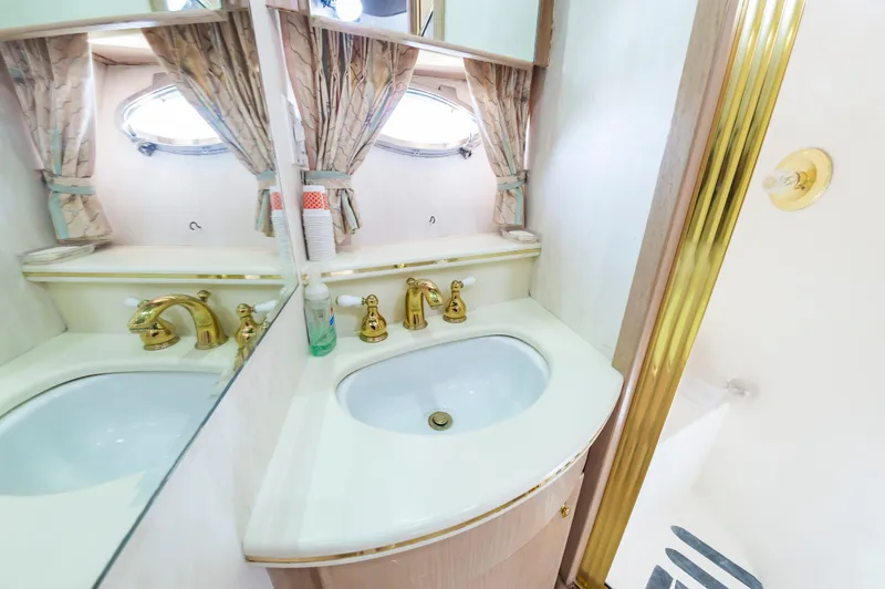 Mary Beth Yacht Photos Pics Guest Head