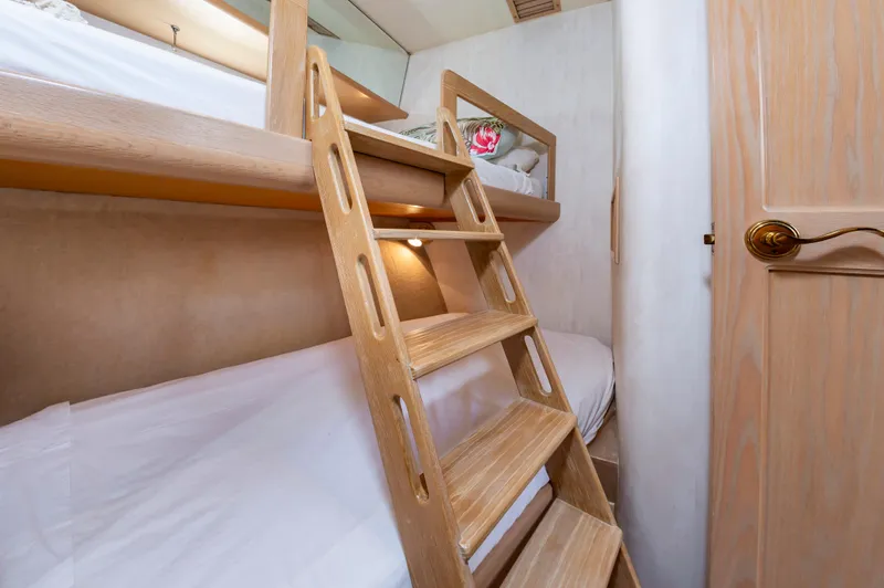 Mary Beth Yacht Photos Pics Lower Bunk