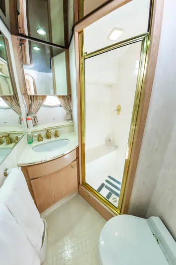 Mary Beth Yacht Photos Pics Guest Head