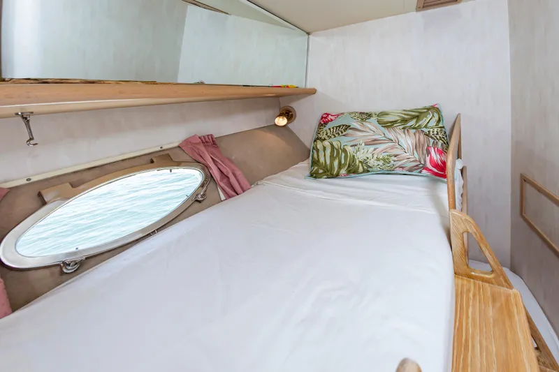 Mary Beth Yacht Photos Pics Upper Bunk