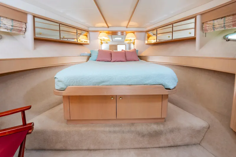 Mary Beth Yacht Photos Pics Forward VIP Stateroom