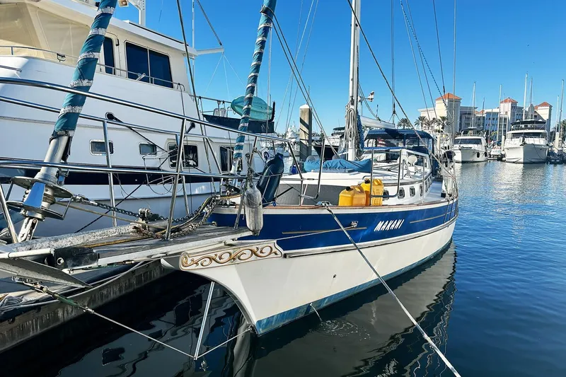 Makani Yacht Photos Pics Sailboat Gozzard 44 MK1 AC 1993 docked in marina under clear blue sky.
