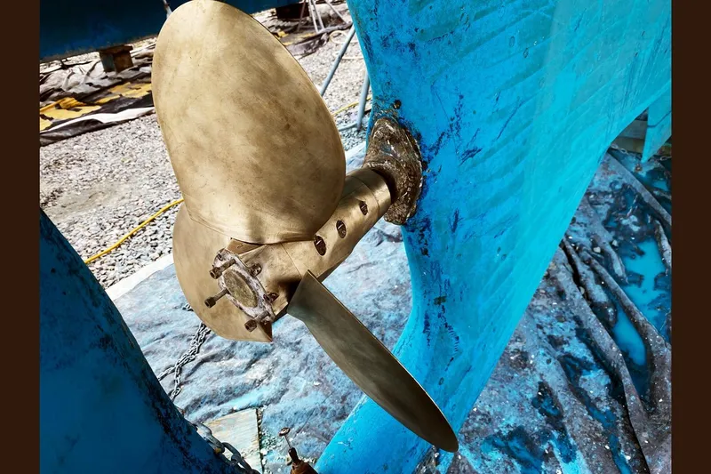 Makani Yacht Photos Pics Propeller of 1993 Gozzard 44 MK1 AC sailboat, mounted on blue hull.