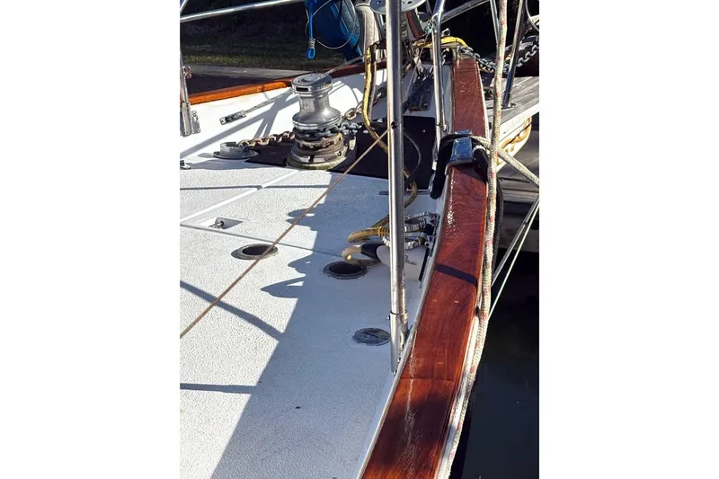 Makani Yacht Photos Pics Deck of 1993 Gozzard 44 MK1 AC sailboat with winch and wooden trim.