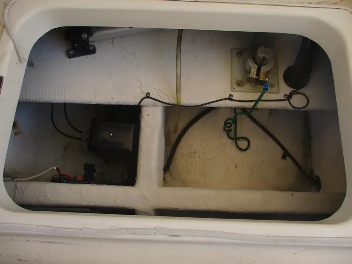  Yacht Photos Pics 2007 Mainship Pilot 34 Sedan engine compartment with wiring and components.