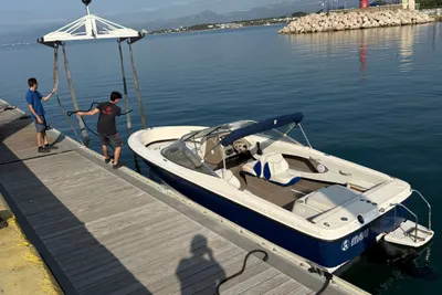 2005 Bayliner 215 Capri