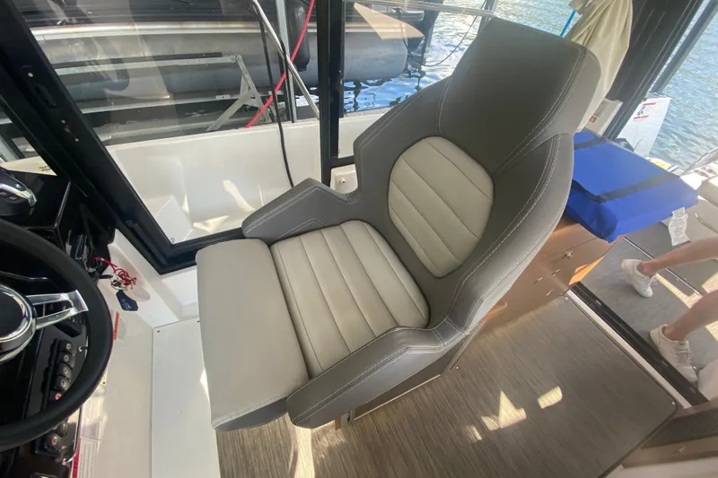  Yacht Photos Pics Captain's seat in 2024 Jeanneau NC 895 boat, featuring modern design and comfortable upholstery.
