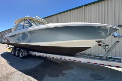 2021 Boston Whaler Realm 380