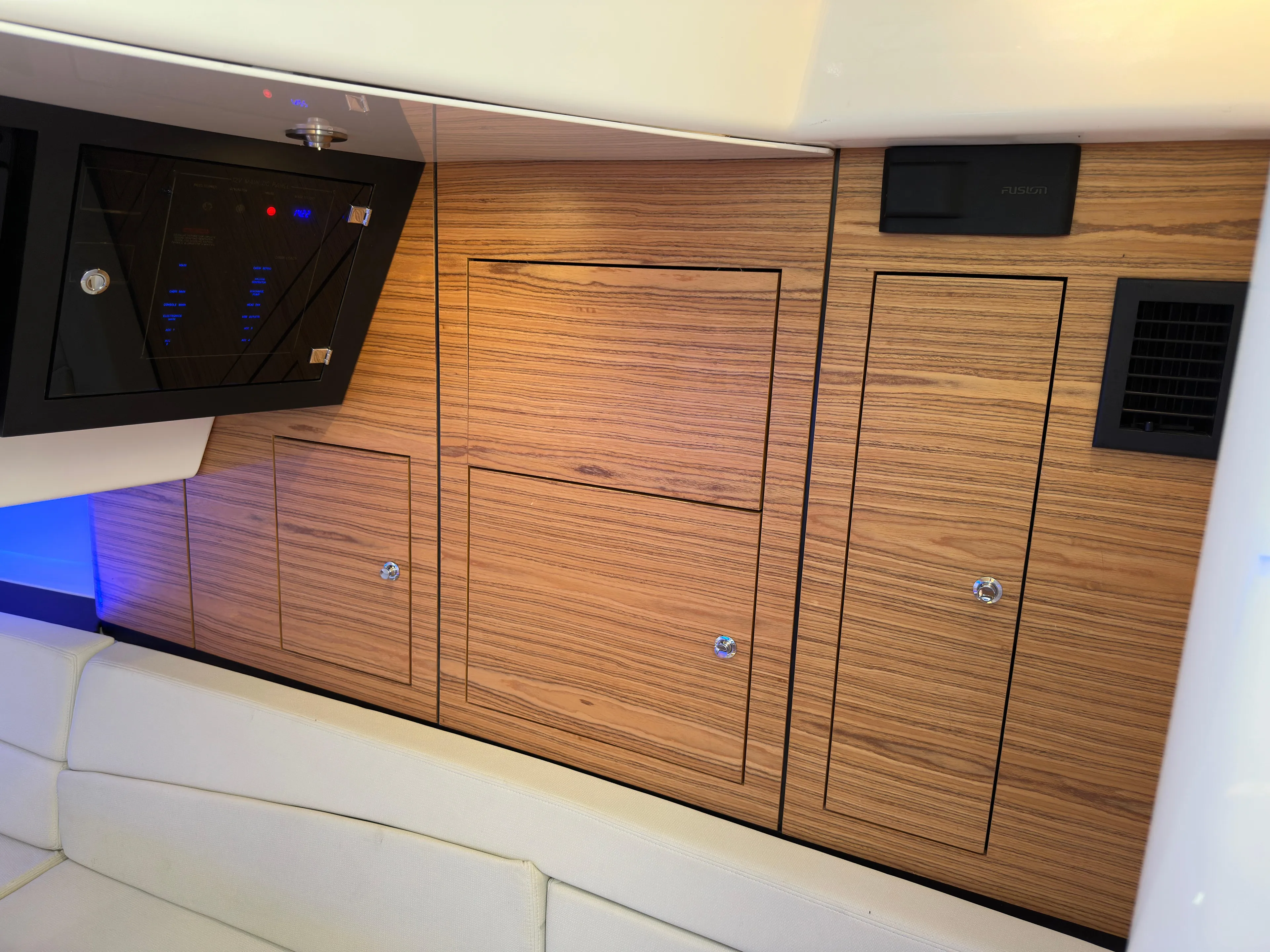 Dream Chaser Yacht Photos Pics 