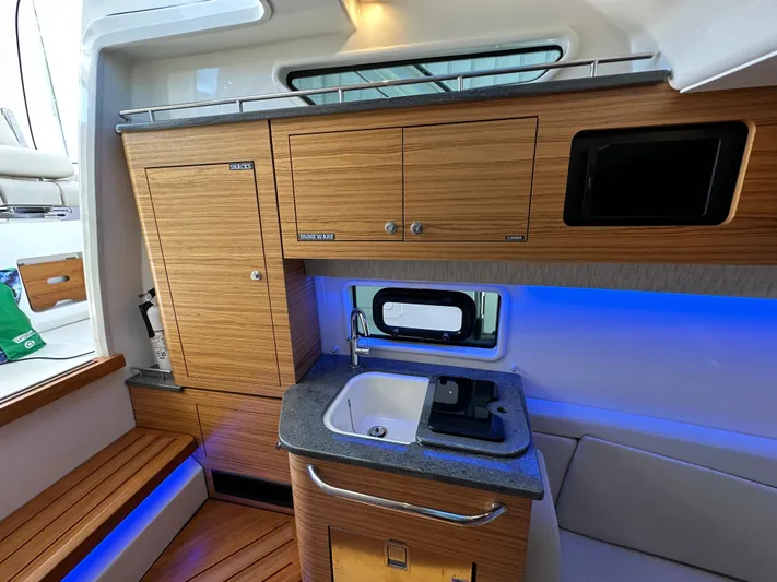 Dream Chaser Yacht Photos Pics 