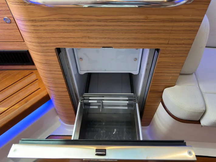 Dream Chaser Yacht Photos Pics 