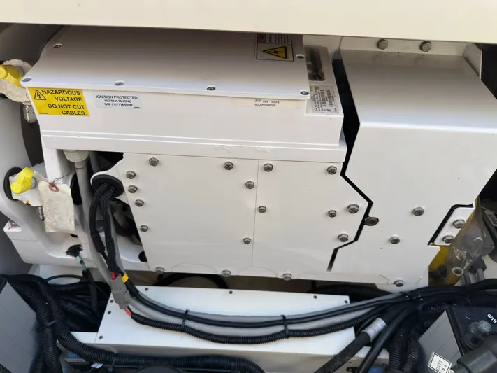 Dream Chaser Yacht Photos Pics 