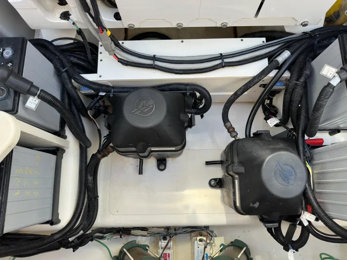 Dream Chaser Yacht Photos Pics 