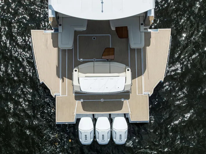 2024 Cruisers Yachts 50 Gls Outboard Yacht Photos Pics 