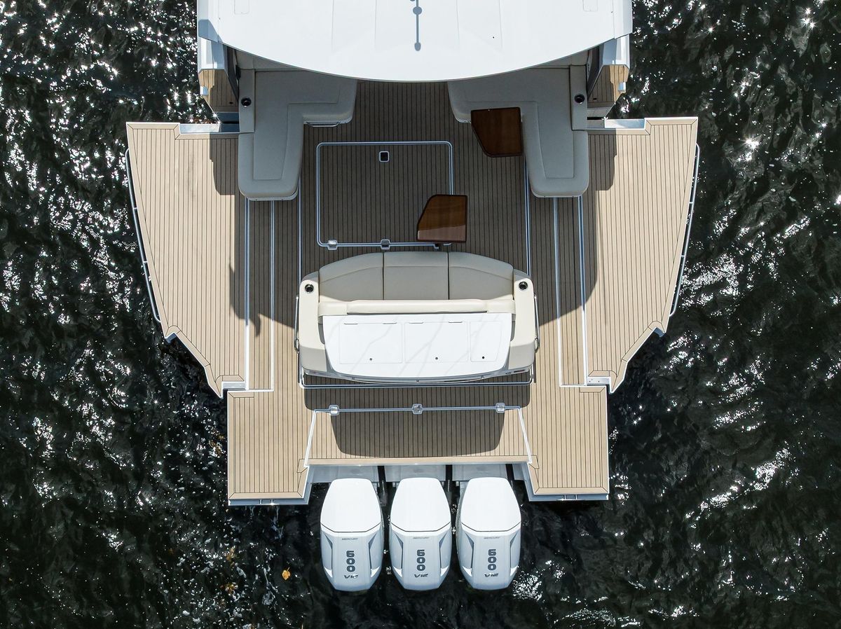 2024 Cruisers Yachts 50 