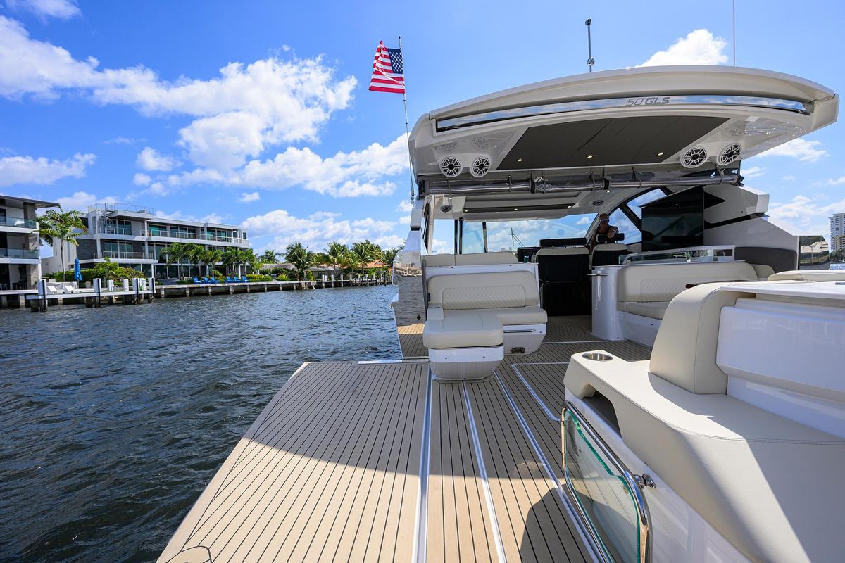 2024 Cruisers Yachts 50 