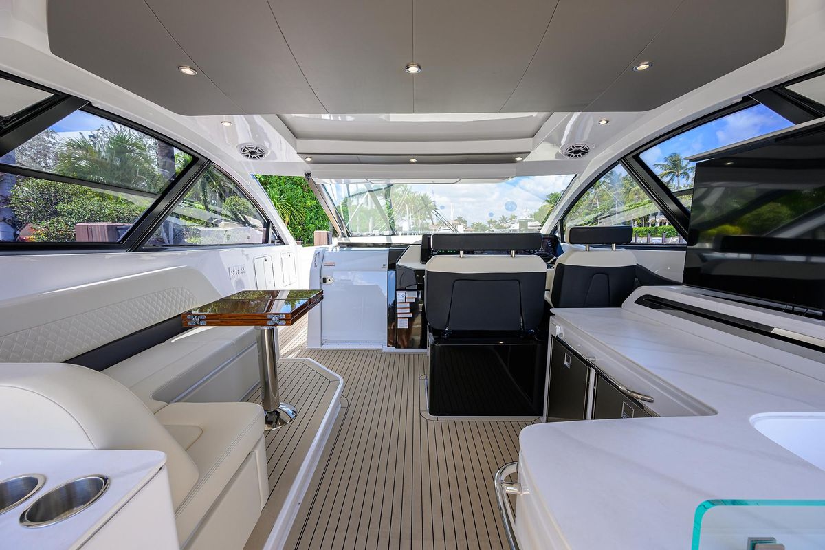 2024 Cruisers Yachts 50 